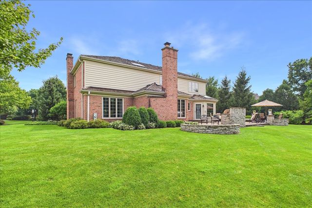 120 W Blackthorn Lane, Lake Forest, IL 60045