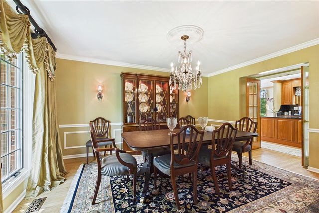 120 W Blackthorn Lane, Lake Forest, IL 60045