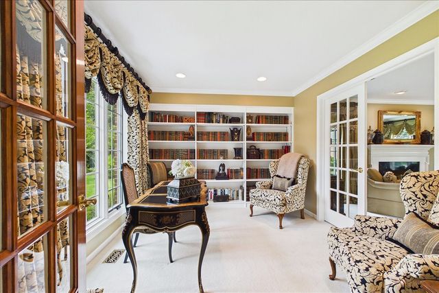 120 W Blackthorn Lane, Lake Forest, IL 60045
