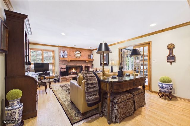 120 W Blackthorn Lane, Lake Forest, IL 60045