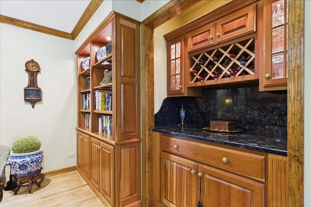 120 W Blackthorn Lane, Lake Forest, IL 60045