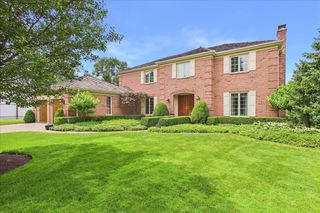 120 W Blackthorn Lane, Lake Forest, IL 60045
