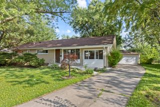65 Des Plaines Lane, Hoffman Estates, IL 60169