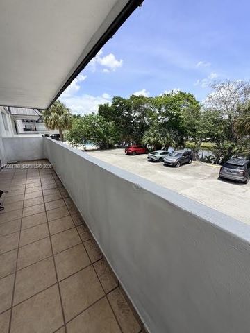 465 S Royal Poinciana Boulevard 9B, Miami Springs, FL 33166
