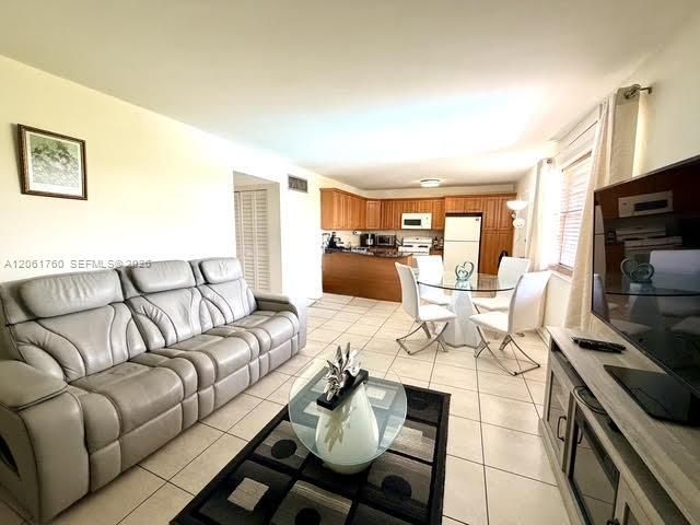 465 S Royal Poinciana Boulevard 9B, Miami Springs, FL 33166