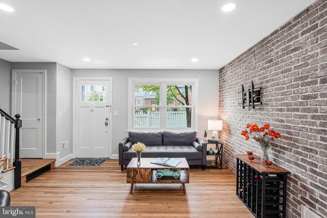 4782 21ST RD N, Arlington, VA 22207