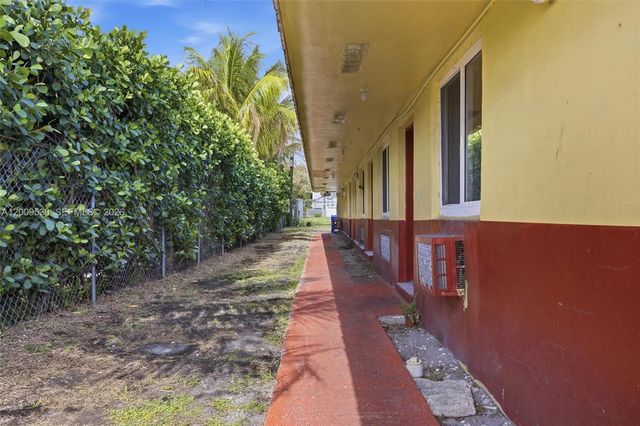 16030 NE 19th Pl, North Miami Beach, FL 33162