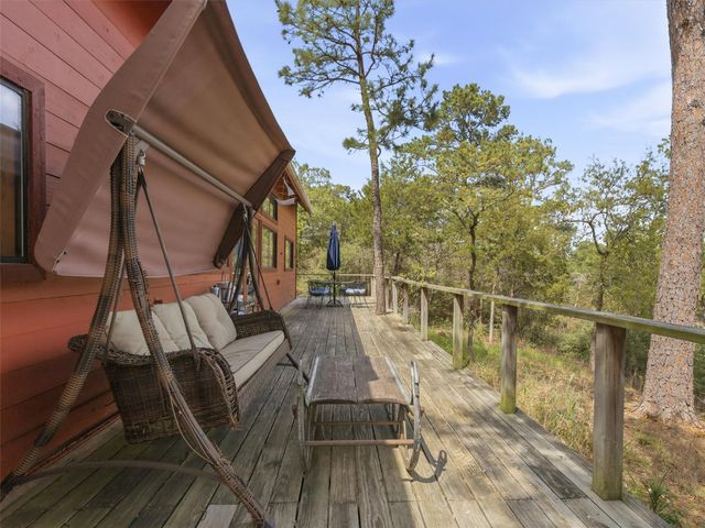 215 Lakeview DR, Smithville, TX 78957