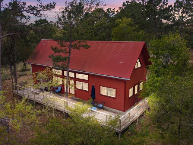 215 Lakeview DR, Smithville, TX 78957