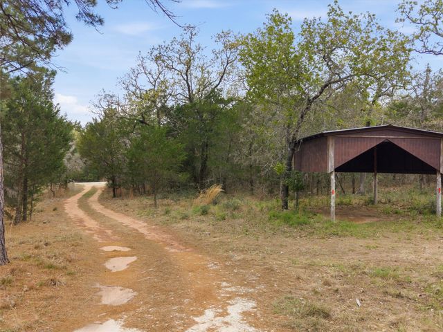 215 Lakeview DR, Smithville, TX 78957