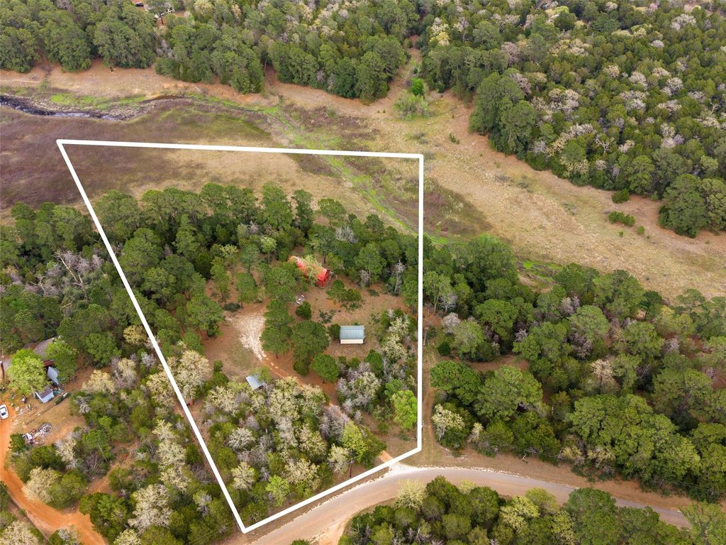 215 Lakeview DR, Smithville, TX 78957