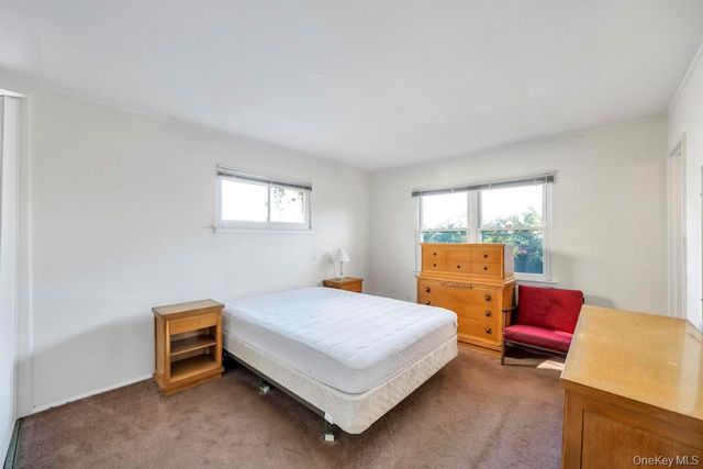 4 Hope Drive, Plainview, NY 11803