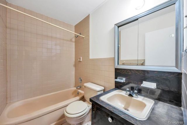 4 Hope Drive, Plainview, NY 11803