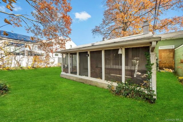 4 Hope Drive, Plainview, NY 11803