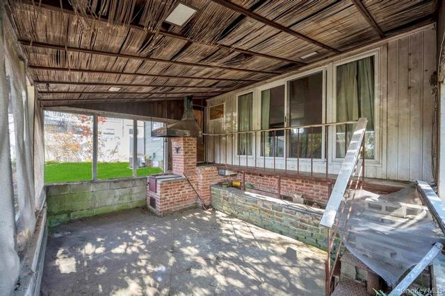 4 Hope Drive, Plainview, NY 11803