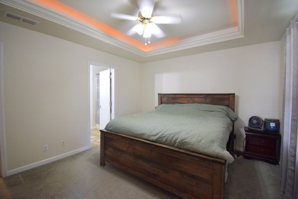 Image 13 of property listing at 4304 Woodglen Lane, Mt Vernon, IL 62864
