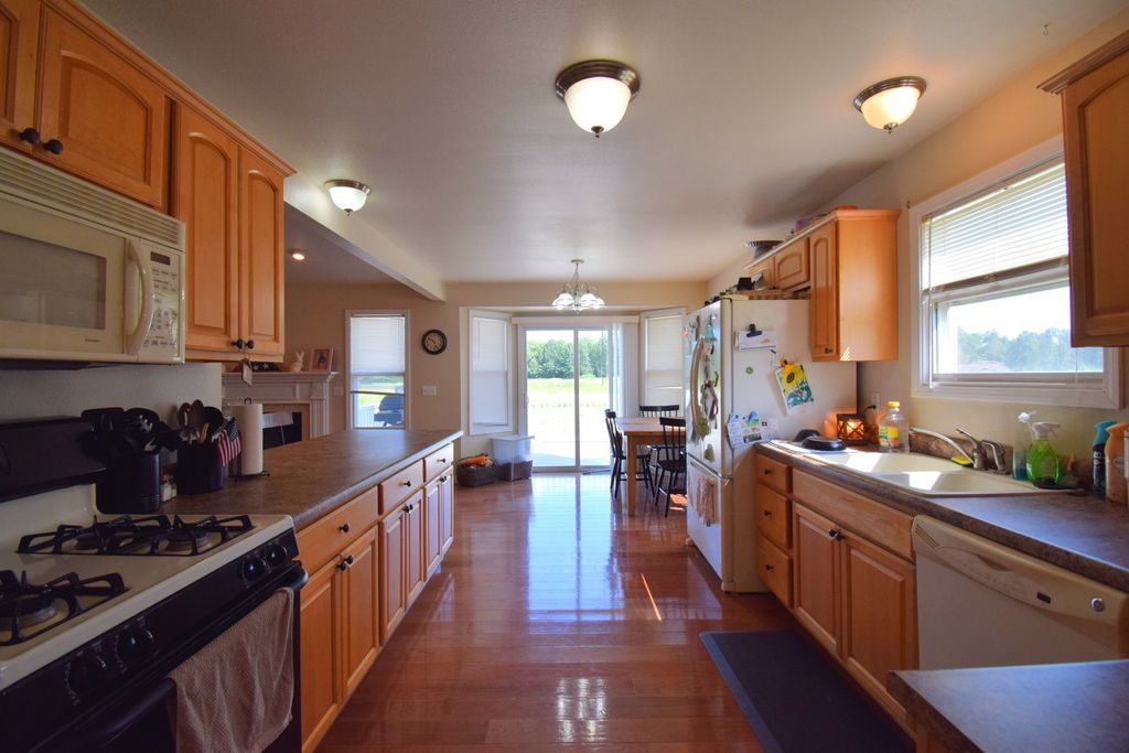 Image 10 of property listing at 4304 Woodglen Lane, Mt Vernon, IL 62864