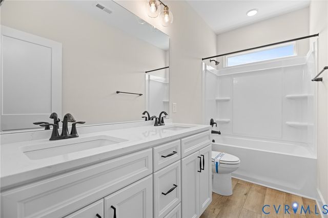 10290 Szalay Ln, Ashland, VA 23005