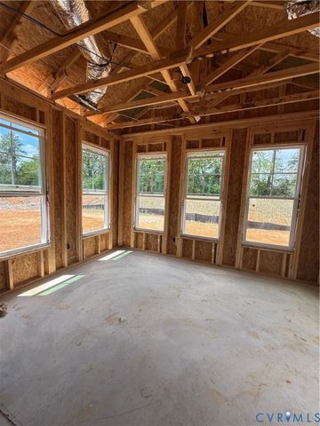 10290 Szalay Ln, Ashland, VA 23005