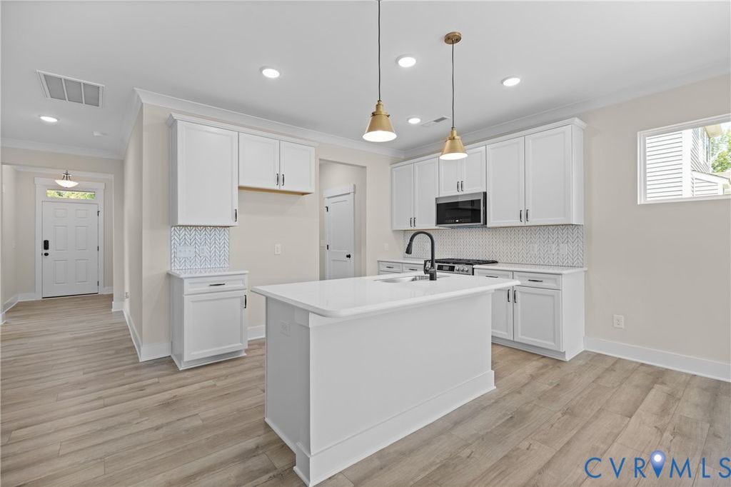 10290 Szalay Ln, Ashland, VA 23005