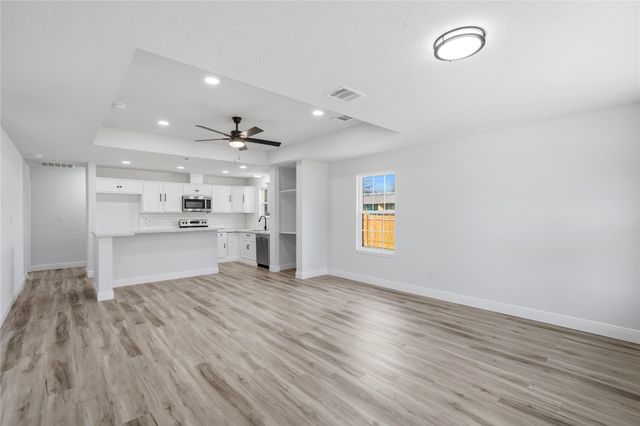 211 MOSS Avenue, Hearne, TX 77859