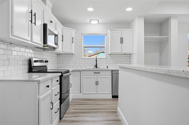 211 MOSS Avenue, Hearne, TX 77859