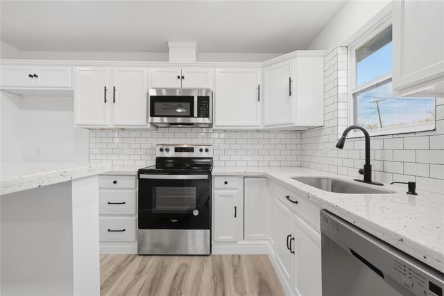 211 MOSS Avenue, Hearne, TX 77859