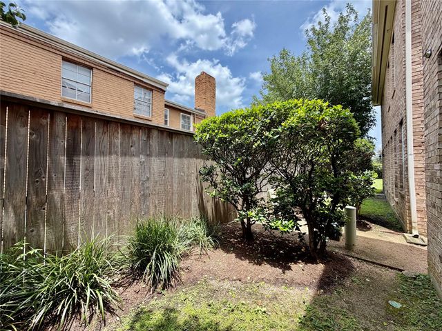 2806 Briarhurst Park, Houston, TX 77057