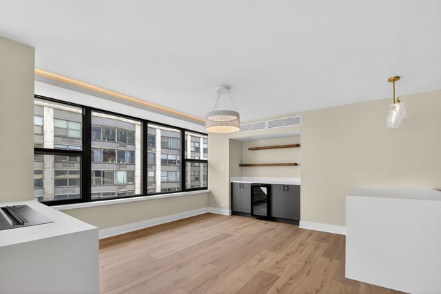 5801 N SHERIDAN Road 20D, Chicago, IL 60660