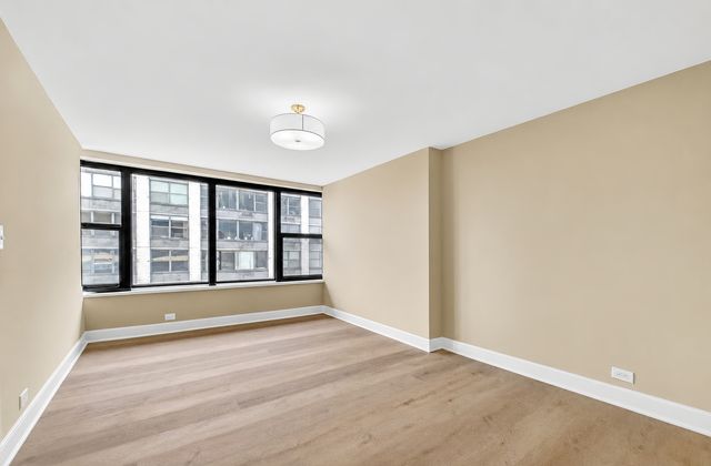 5801 N SHERIDAN Road 20D, Chicago, IL 60660