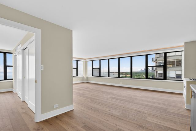 5801 N SHERIDAN Road 20D, Chicago, IL 60660