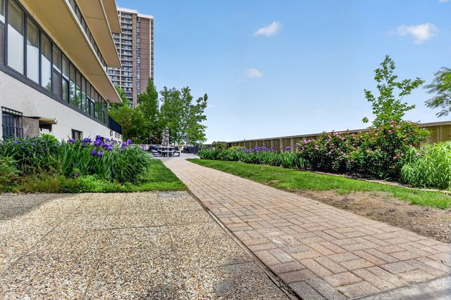 5801 N SHERIDAN Road 20D, Chicago, IL 60660