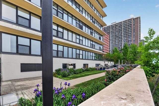 5801 N SHERIDAN Road 20D, Chicago, IL 60660