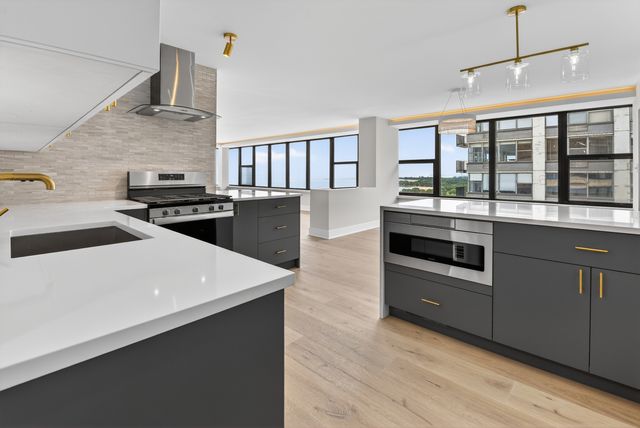 5801 N SHERIDAN Road 20D, Chicago, IL 60660