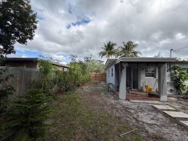 405 NW 18th Avenue, Fort Lauderdale, FL 33311