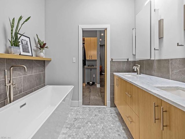 2406 Colley AVE, Norfolk, VA 23517