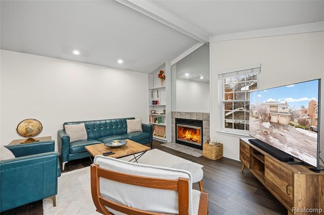 6610 Fieldstone Court, West Bloomfield, MI 48322