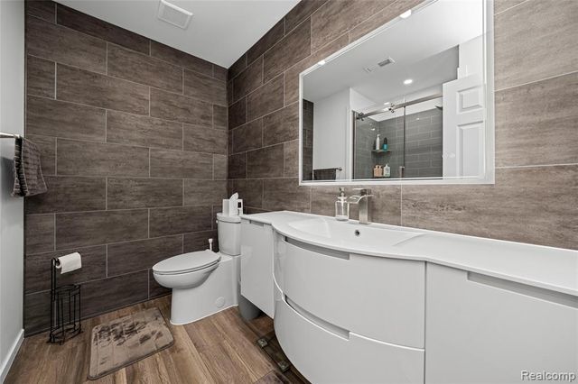 6610 Fieldstone Court, West Bloomfield, MI 48322