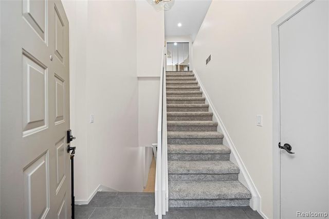 6610 Fieldstone Court, West Bloomfield, MI 48322