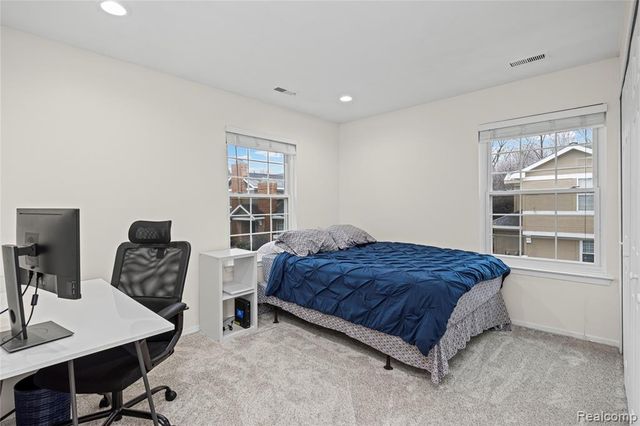 6610 Fieldstone Court, West Bloomfield, MI 48322