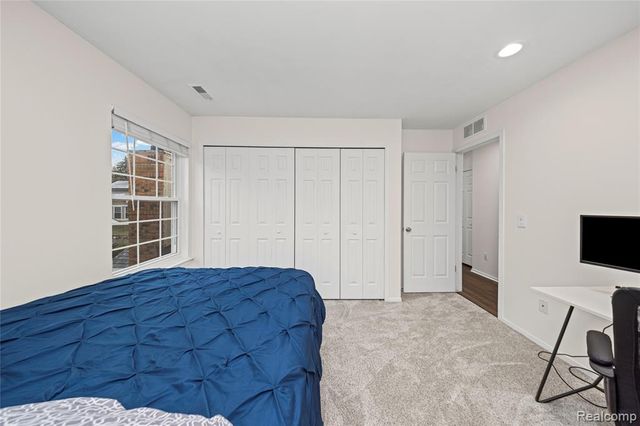 6610 Fieldstone Court, West Bloomfield, MI 48322