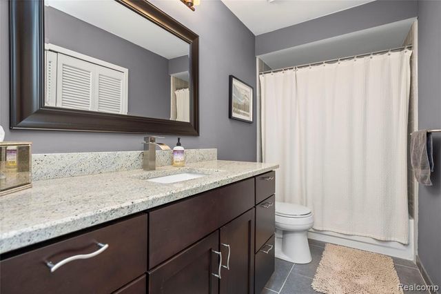 6610 Fieldstone Court, West Bloomfield, MI 48322