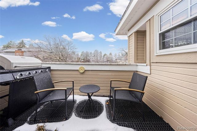 6610 Fieldstone Court, West Bloomfield, MI 48322