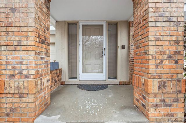 6610 Fieldstone Court, West Bloomfield, MI 48322