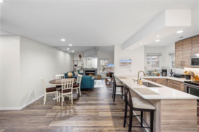 6610 Fieldstone Court, West Bloomfield, MI 48322