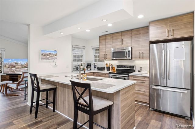 6610 Fieldstone Court, West Bloomfield, MI 48322