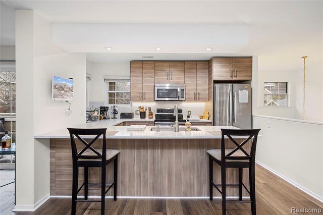 6610 Fieldstone Court, West Bloomfield, MI 48322