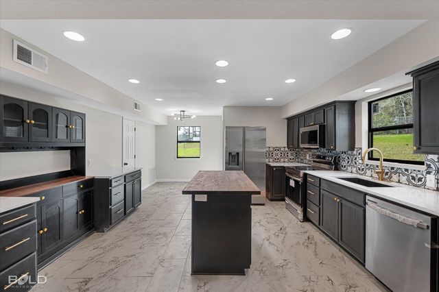 227 White Road, Frierson, LA 71027
