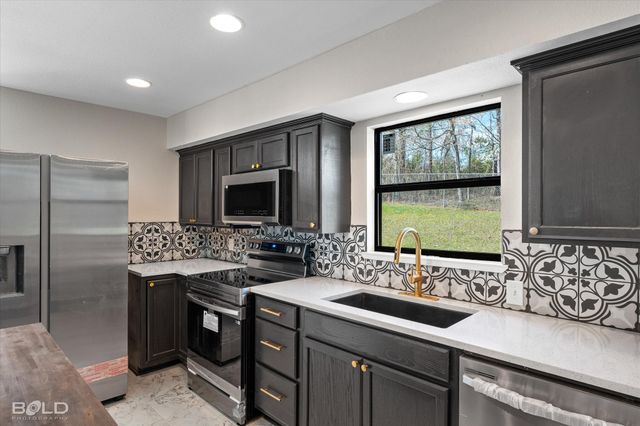 227 White Road, Frierson, LA 71027