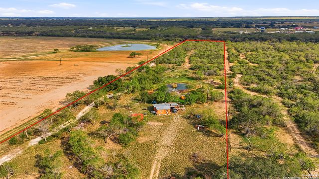 1050 County Road 1657, Moore, TX 78057